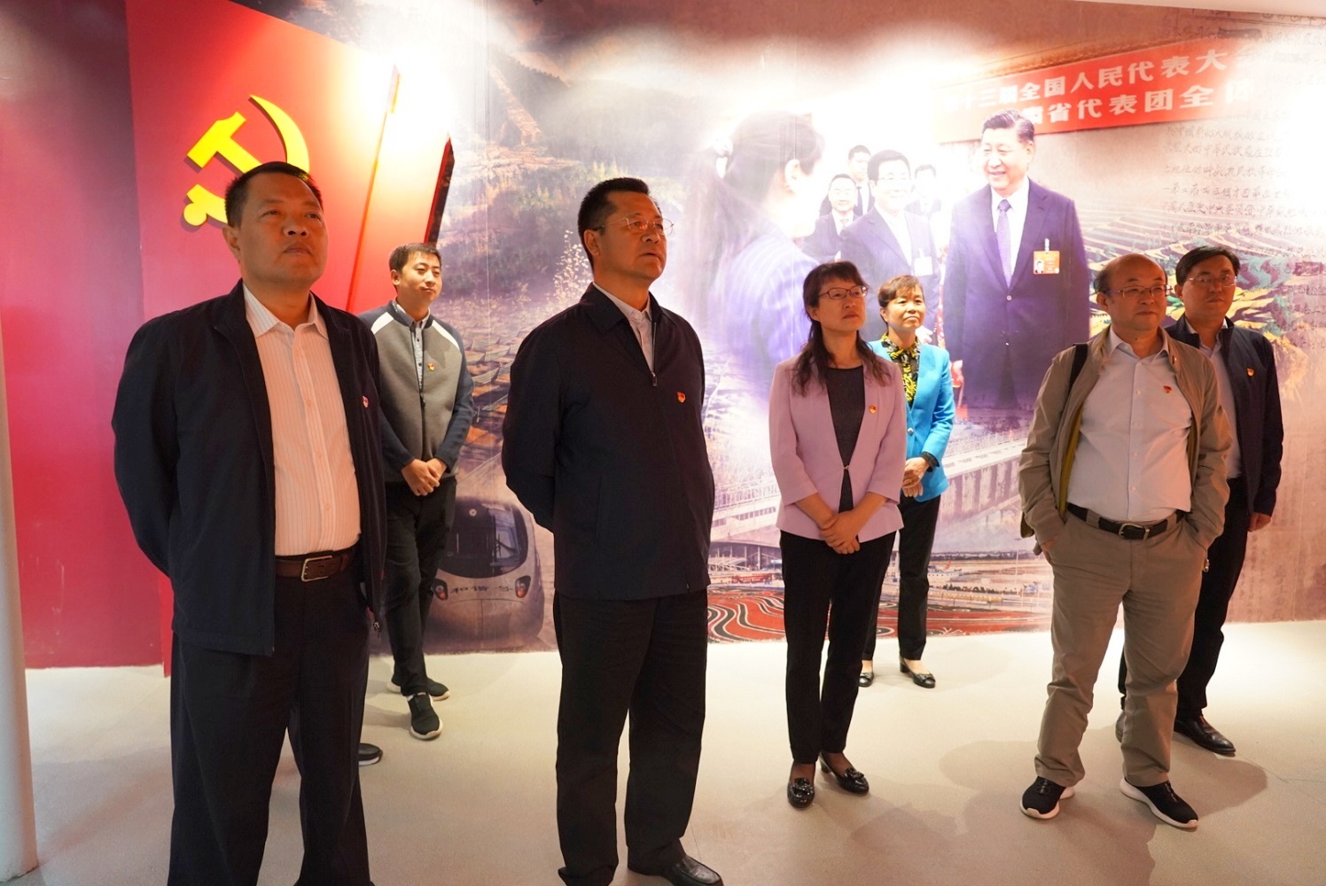 集團公司開展“不忘初心、牢記使命”主題黨日活動 <br/> — 參觀主題教育檔案文獻展