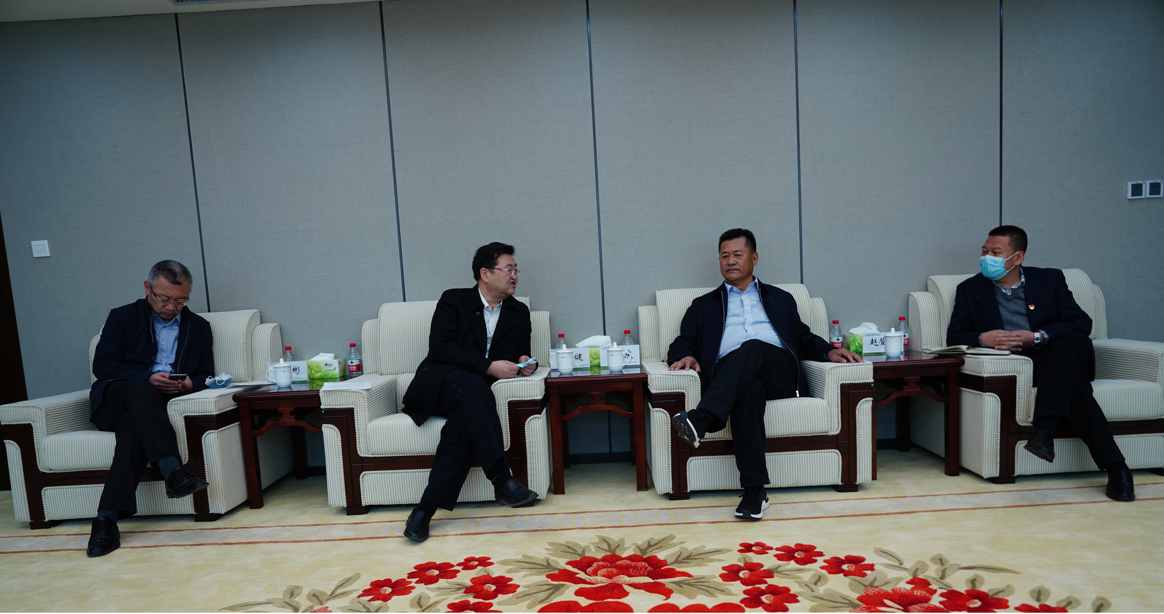 宋忠慶會見浙商銀行蘭州分行黨委書記、行長申健一行